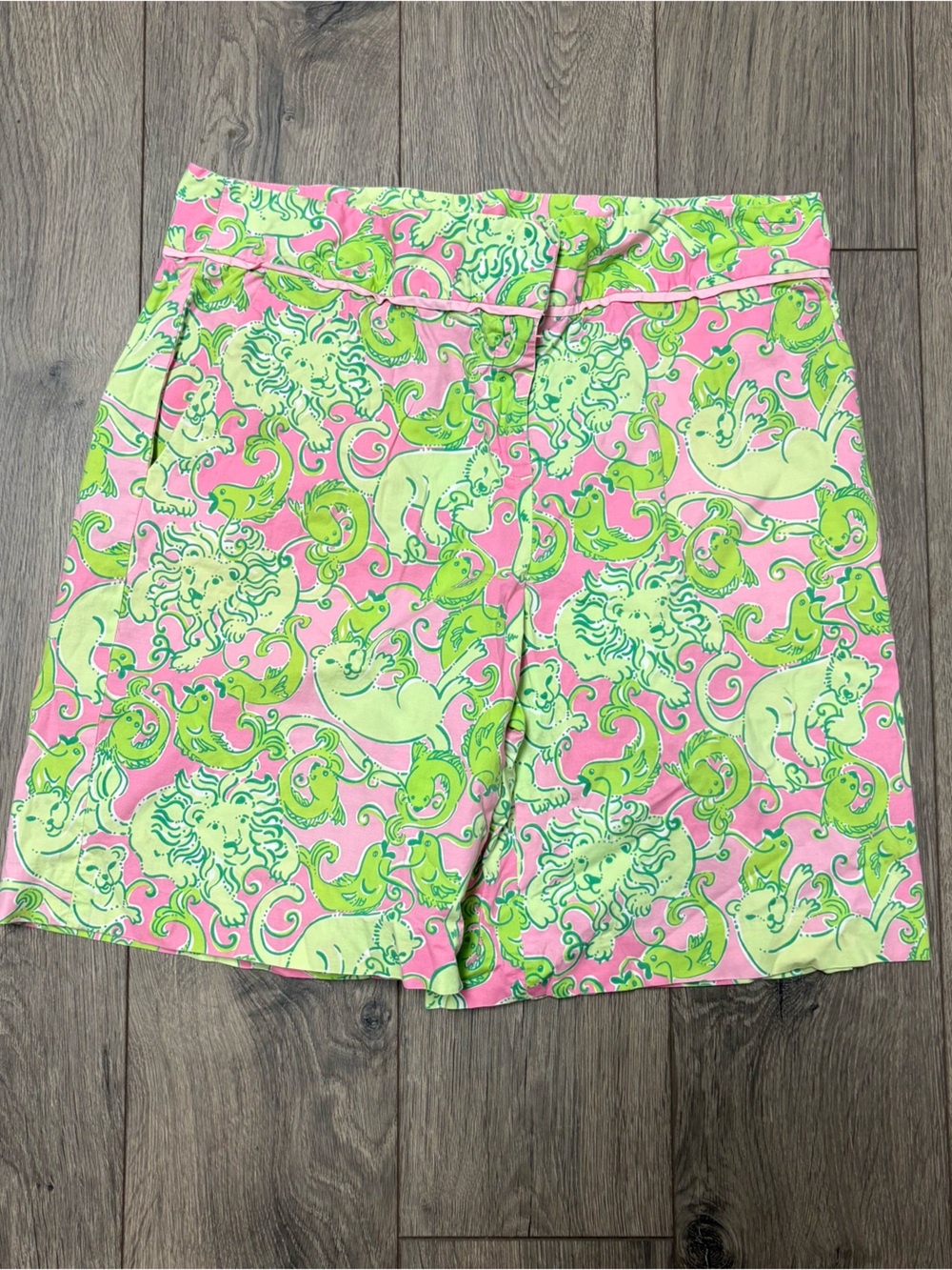 Rare Lilly Pulitzer fried catfish shorts